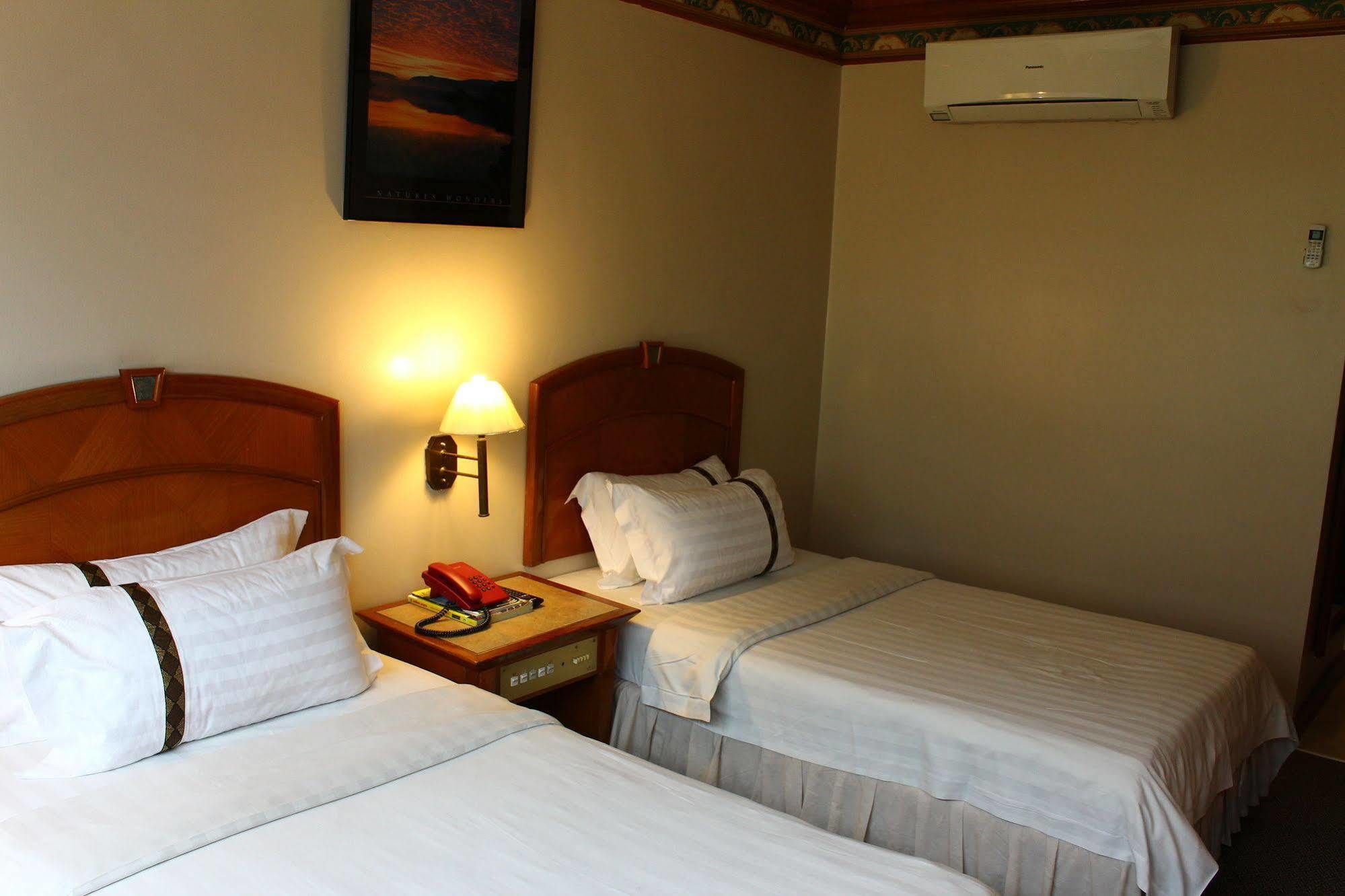 Hotel Deleeton Kota Kinabalu Zewnętrze zdjęcie