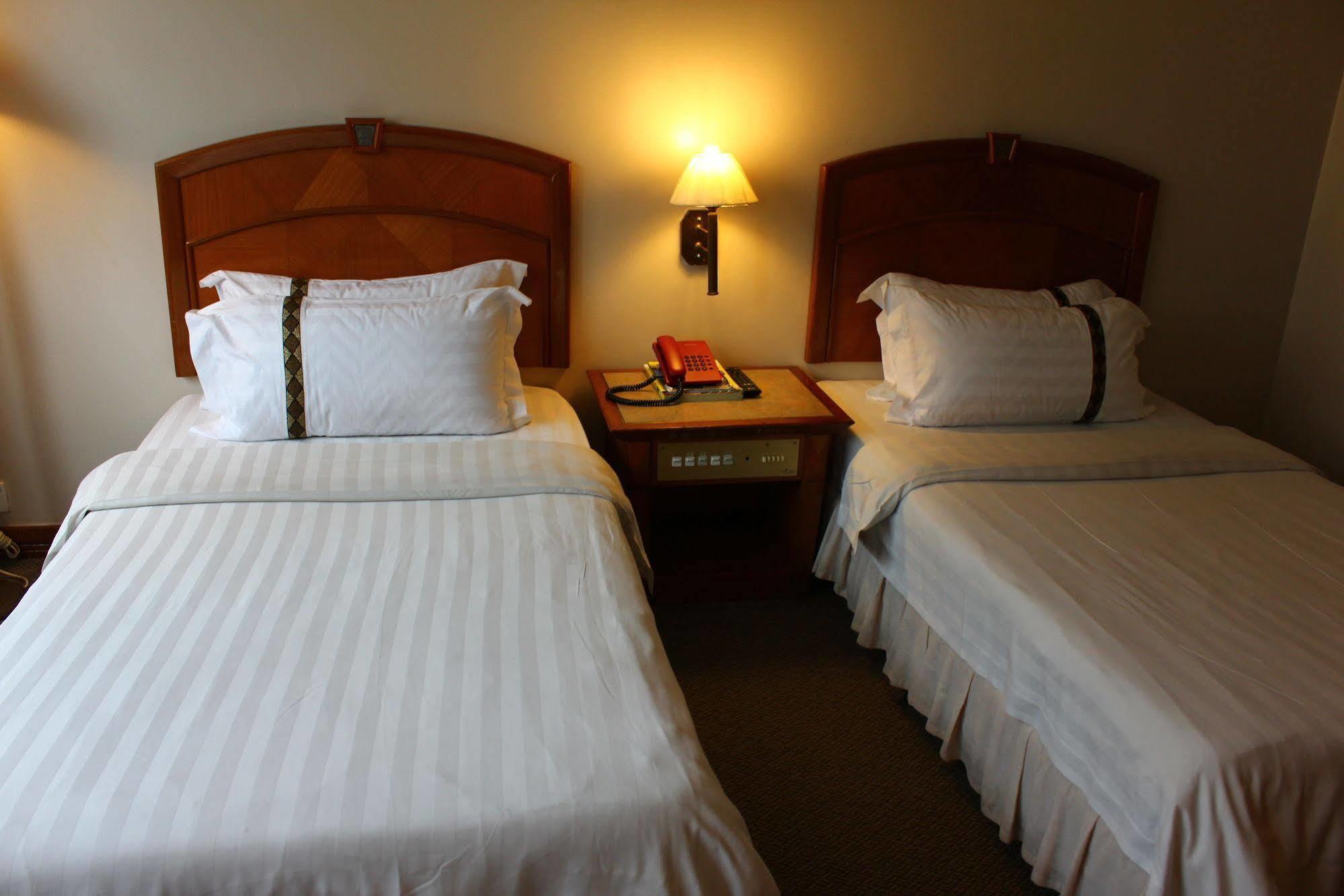 Hotel Deleeton Kota Kinabalu Zewnętrze zdjęcie